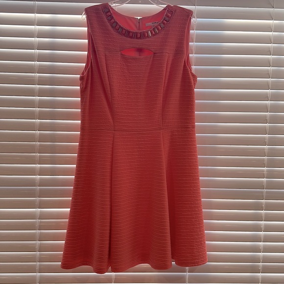 Elegant and Stretchy Salmon / Peach-colored Dress 👗 size 18 - Picture 7 of 8